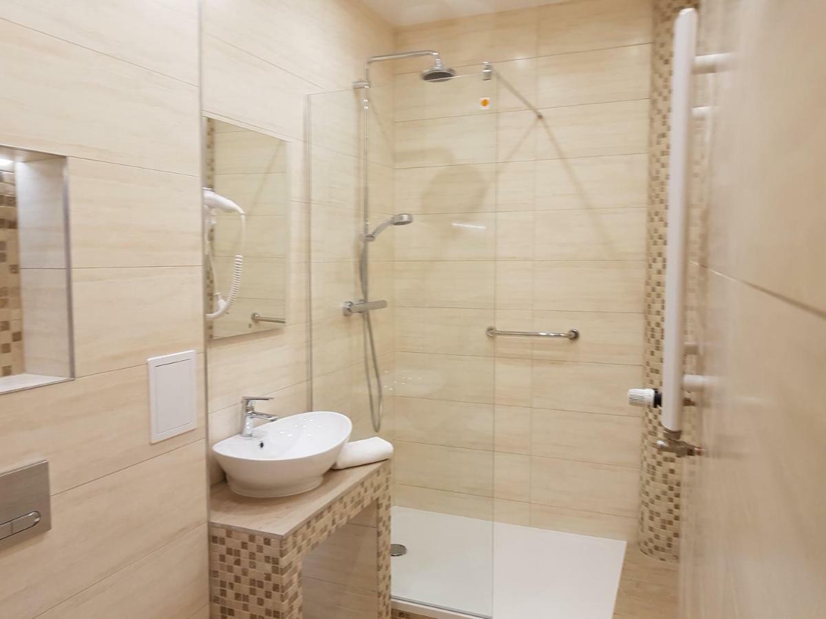 Kaja Apartamenty Legnica Buitenkant foto